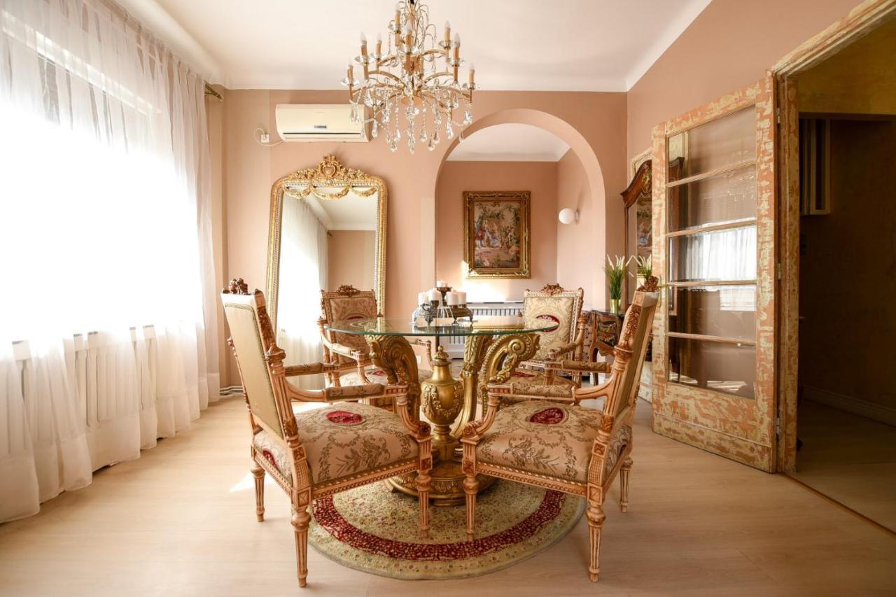 Ferienwohnung Baroque Splendor: Breathtaking Views & Design Bukarest Exterior foto
