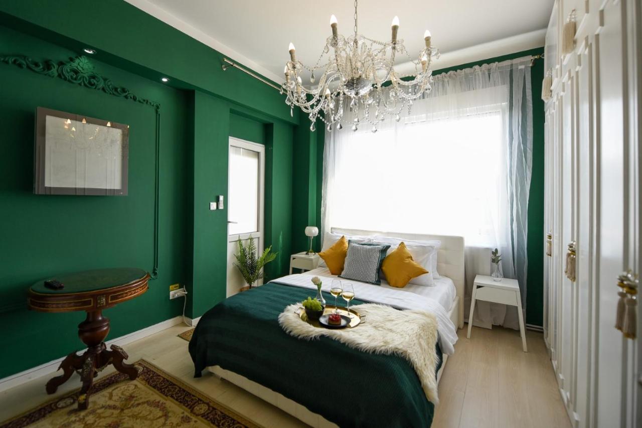 Ferienwohnung Baroque Splendor: Breathtaking Views & Design Bukarest Exterior foto