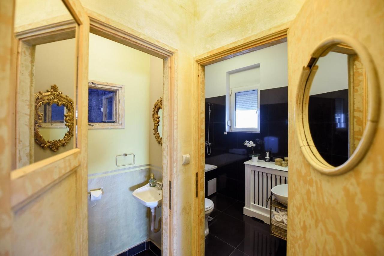Ferienwohnung Baroque Splendor: Breathtaking Views & Design Bukarest Exterior foto