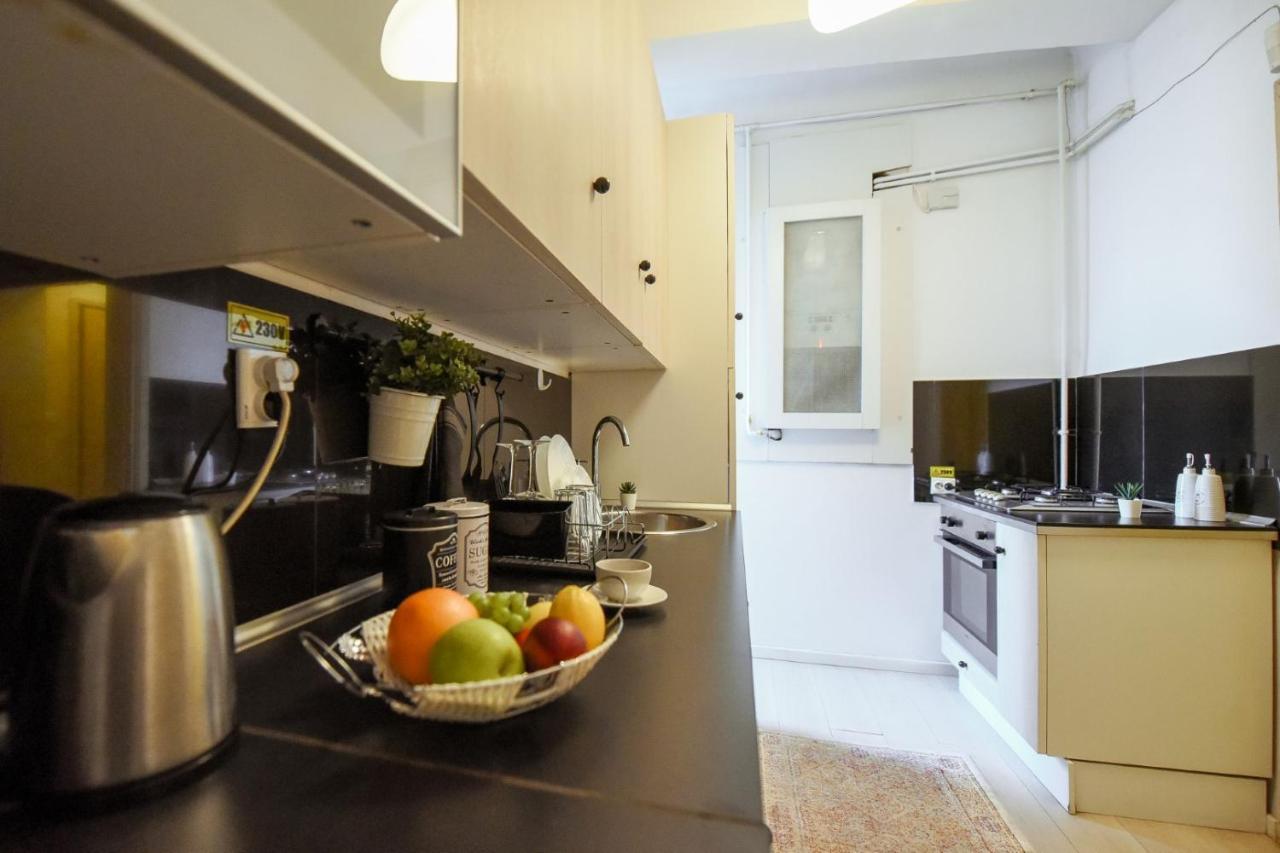 Ferienwohnung Baroque Splendor: Breathtaking Views & Design Bukarest Exterior foto