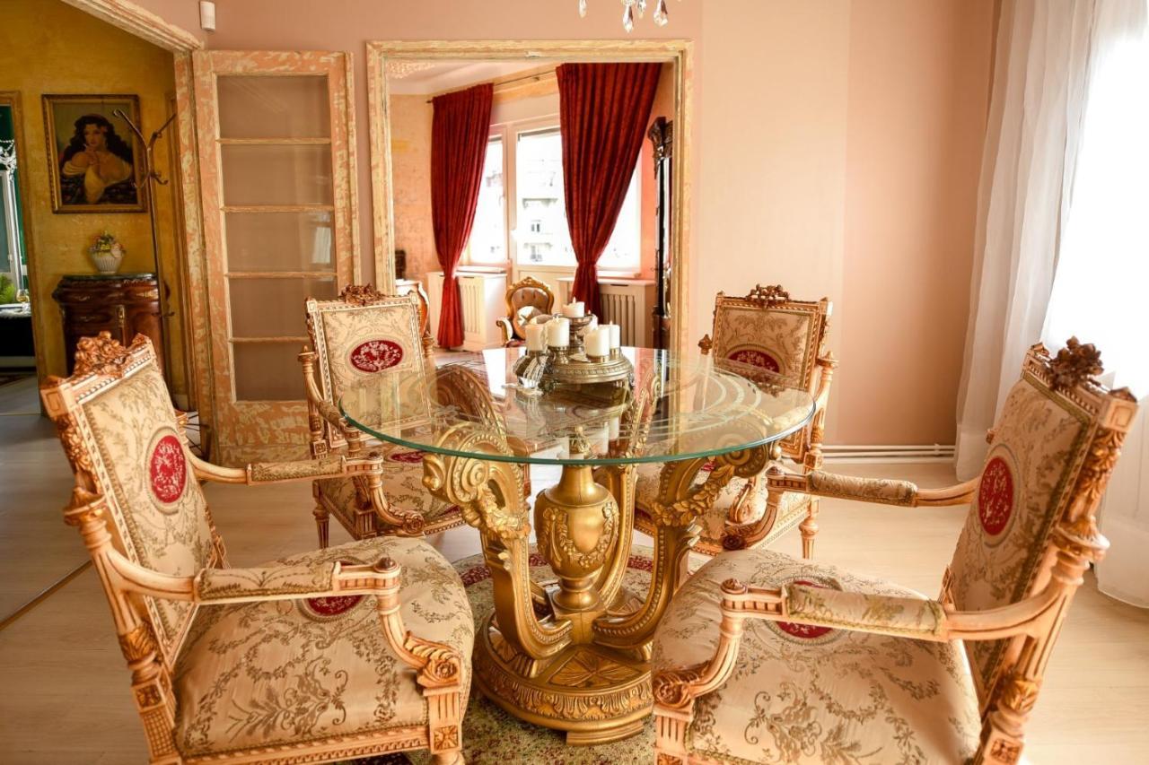 Ferienwohnung Baroque Splendor: Breathtaking Views & Design Bukarest Exterior foto